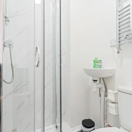 4 Bedroom 4 Bathroom House - Prime Location - Free Parking, Fast Wifi And Smart Tvs By Yoko * Redcar