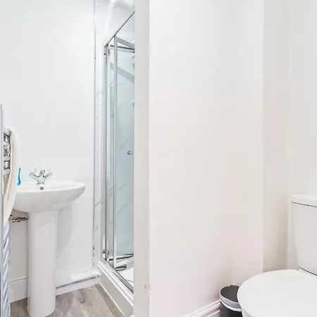 4 Bedroom 4 Bathroom House - Prime Location - Free Parking, Fast Wifi And Smart Tvs By Yoko * Redcar