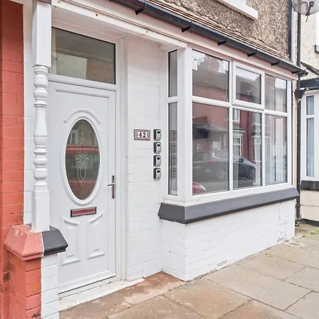4 Bedroom 4 Bathroom House - Prime Location - Free Parking, Fast Wifi And Smart Tvs By Yoko