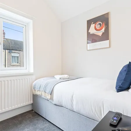 4 Bedroom 4 Bathroom House - Prime Location - Free Parking, Fast Wifi And Smart Tvs By Yoko * Redcar
