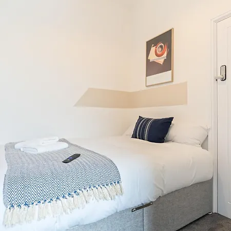 Tatil Evi 4 Bedroom 4 Bathroom House - Prime Location - Free Parking, Fast Wifi And Smart Tvs By Yoko *